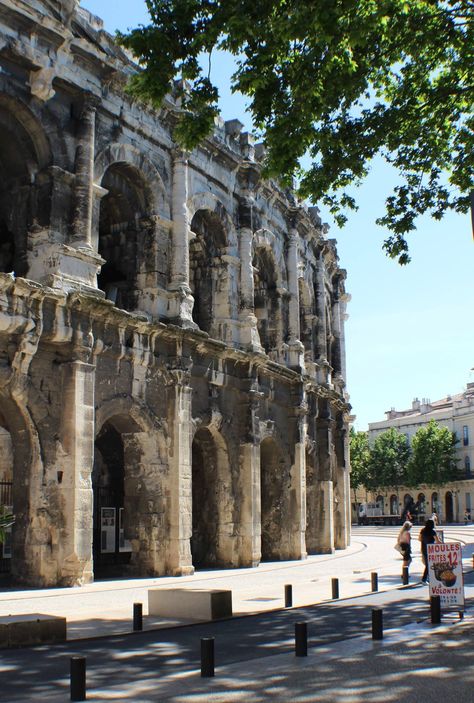 Teleportation Machine, Nimes France, Travel Pics, Jolie Photo, Beautiful Places To Travel, South Of France, Travel Pictures, Places To Travel, Mount Rushmore