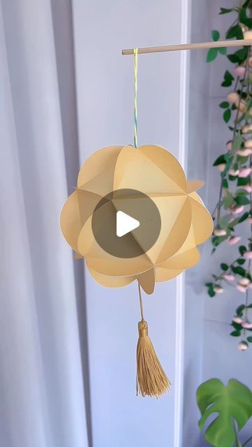 Martinmas Lanterns Diy, Handmade Lanterns Craft Ideas, Lampion Diy, Mid Autumn Festival Craft, Diwali Craft For Children, Chinese Lanterns Diy, Lantern Walk, Homemade Lanterns, Diy Paper Lanterns