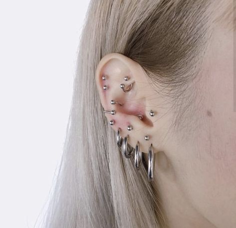 Curated Ears, Snug Piercing, Ear Lobe Piercings, Curated Ear, Piercing Inspo, Cool Ear Piercings, Teeth Jewelry, Lobe Piercing, Body Piercings