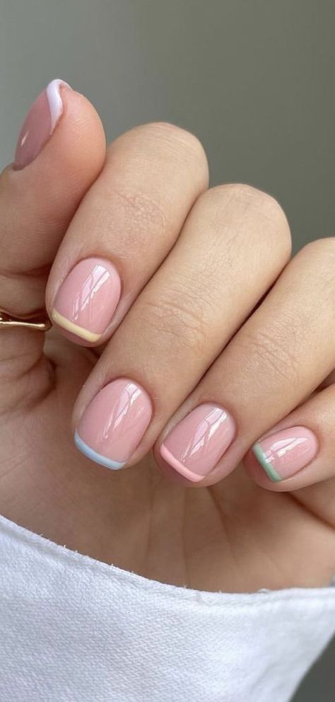 Shellac Tips Nails, Doodle Nails Art Designs, Short Nails Trend 2024, Biab Gel Nails Short, Short French Nails Color, Gel Nails Ideas Short Simple, Simple Short Gel Nails, Short Rainbow Nails, Short Biab Nail Designs