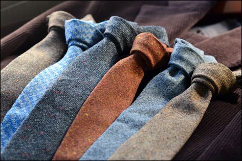 Woolen Tie Trends Lookbook & Streetstyle Men Ties, Photo Products, Wool Tie, Dapper Gentleman, Classic Jacket, Knit Tie, Man Fashion, Men Clothes, Pocket Squares