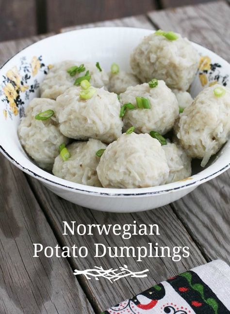 Norwegian potato dumplings (potato klub). A historic recipe. Norwegian Drinks Recipes, Vegan Norwegian Recipes, Norwegian Christmas Recipes, Authentic Norwegian Recipes, Potato Klub, Viking Recipes, Norwegian Cuisine, Norway Food, Norwegian Recipes