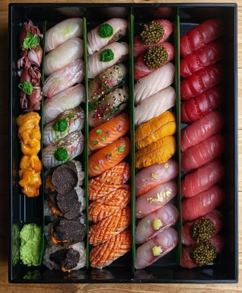 Japanese Sushi Aesthetic, Sushi Design Ideas, Japanese Food Photography, Sushi Recipes Homemade, Japanese Food Sushi, Types Of Sushi, Sushi Design, Japanese Street Food, Sushi Sushi