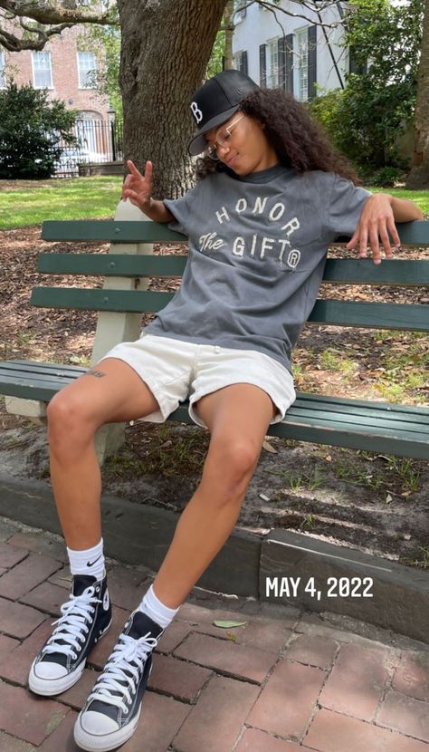 Street Wear Summer Outfits Tomboy, Tomboy Shorts Outfit Summer, Beach Masc Outfits For Women, Stem Clothing Style, Masc Stud Outfits, Tomboy Summer Outfits Street Style, Tomboy Fits Summer, Lesbian Shorts Outfit, Masc Style Women Summer