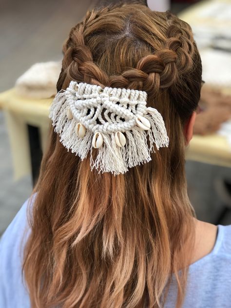 Macrame Hair Clip Tutorial, Hair Macrame, Macrame Hair Accessories, Macrame Hair Clip, Macrame Seashell, Diy Macrame Earrings, Macrame Headband, Pola Macrame, Collar Macrame