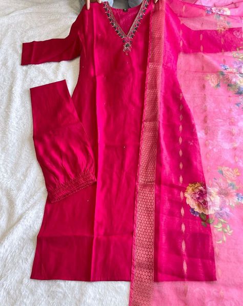 KF KRITVA FASHION Launching New Designers Kurti Pent Dupatta Set *🪡👇 Product Info 👇🪡* 🧶 Design No : KR-316 (Simran) *✨FABRIC*: Premium Roman Silk *✨COLOUR*: Rani Pink *✨DUPATTA* : Heavy Jecard With Digital Print With Latkan *✨WORK* : Hand Work *✨INNER* : Cotton Inner (Full) *✨SIZE*: M L XL XXL *👍100% QUALITY SATISFACTION GUARANTEED PRODUCT* *The Colour May Vary Slightly From The Picture Due To Lighting Condition* single & bulk order availabele to order and query whatsapp👇 ➡+91... Rani Pink Dupatta, Stretchable Blouse, Fancy Lehenga, Floral Sarees, Sambalpuri Saree, Cutwork Saree, Gota Patti Saree, Pink Dupatta, Sequin Saree