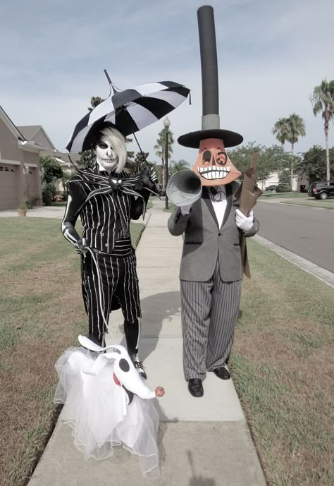 Jack Skellington and The Mayor from Nightmare Before Christmas Thirl Hupp in costume and full designer ....See me on Face Book too Nightmare Before Christmas Costume, Nightmare Before Christmas Halloween, Hallowen Costume, Halloween Costumes Makeup, Halloween Costumes College, Family Costumes, Family Halloween Costumes, Halloween Inspiration, Christmas Costumes