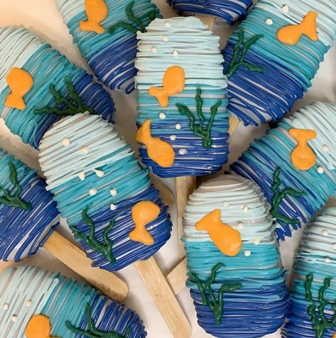 Under The Sea Cakesicles, Fishing Desserts, Under The Sea Birthday Party Boy, Under The Sea Treats, Under The Sea Cake Pops, Ocean Party Ideas, Mermaid Desserts, Finding Nemo Party Decorations, Ocean Snacks