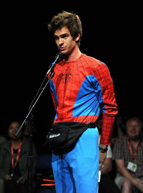 Pin for Later: Get Ready to Geek Out Over These Amazing Celebrity Comic-Con Costumes Andrew Garfield Back in 2011, a year before the Spider-Man reboot hit theaters, Andrew Garfield was in costume and ready to go. Garfield Comic, Andrew Garfield Spiderman, Comic Con Costumes, Garfield Spiderman, Heath Ledger Joker, Bug Boy, The Amazing Spider Man, Mel Gibson, Amazing Spider Man