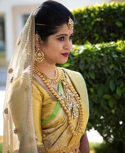 Meli Musugu Designs, Meli Musugu, Poola Jada, Indian Bridal Sarees, Wedding Saree Blouse, Wedding Saree Blouse Designs, Best Bridal Makeup, Indian Bridal Wear, Wedding Saree Indian