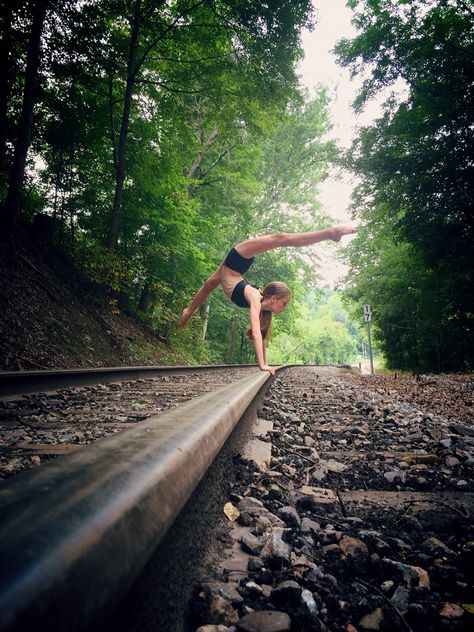 Dancer on railroad tracks. Strength and flexibility Dance Senior Pictures, Train Photo, Gymnastics Tricks, Dance Picture Poses, Winter Portraits, Graduation Photography Poses, Dance Photo, Grad Ideas, Graduation Photography