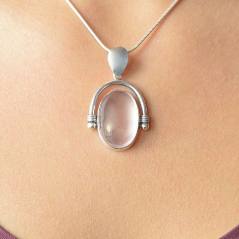 Modern Necklace Design, Cabachon Jewelry, Rose Quartz Jewelry, Silver Ring Designs, Silver Jewellery Indian, Rose Quartz Pendant, Quartz Jewelry, Classy Jewelry, Bezel Pendant