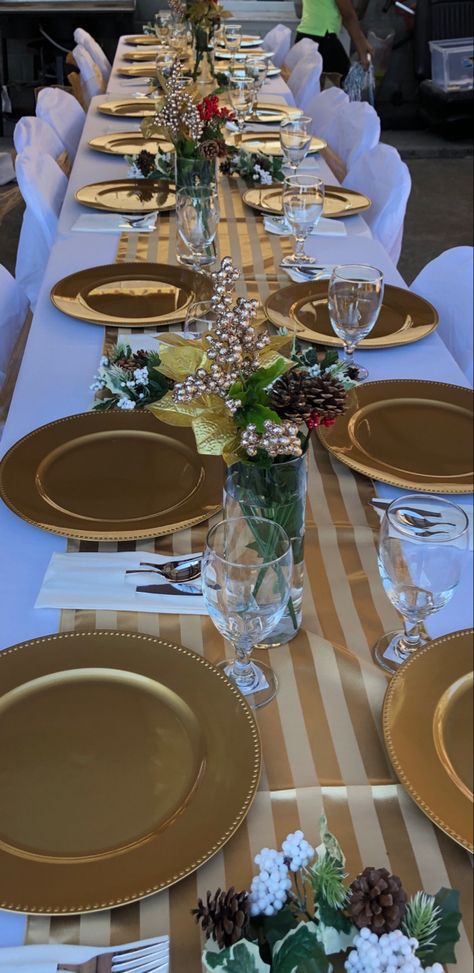 Brown Themed Dinner Party, Glamour Table Setting, Diy Birthday Dinner Table Decor, 60th Birthday Party Table Set Up, Aesthetic Party Table Decor, Home Birthday Dinner Table Settings, Graduation Dinner Set Up, Table Set Up For Birthday Party, 50th Birthday Dinner Table Decorations