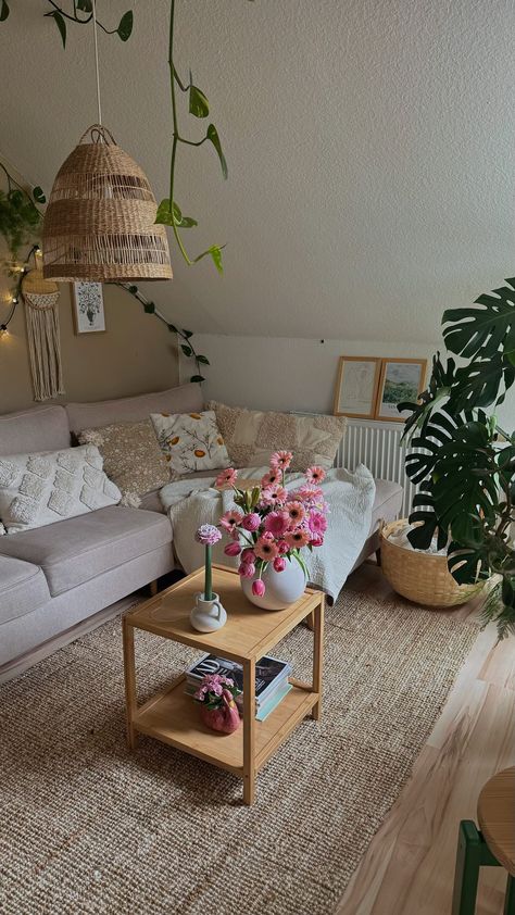 Modern Cosy Apartment Decor, Living Room Inspiration Carpet, Big Lounge Ideas, Salmon Couch Living Rooms, Clean Cozy Apartment, Yellow Aesthetic Living Rooms, Flat Inspo Living Rooms, Minimal Boho Apartment, Filipino Inspired Interior Design