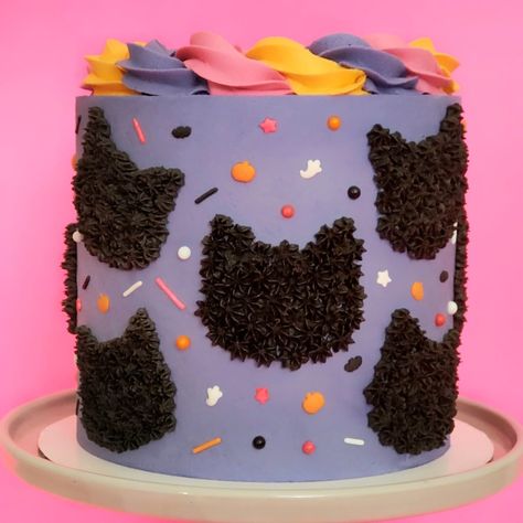 Halloween Cat Cake Ideas, Cake With Cats On It, Black Cat Cake Ideas, Black Cat Dessert, Cat Decorated Cake, Chocolate Cat Cake, Buttercream Cat Cake, Black Cat Themed Birthday Party, Cat Cake Decoration