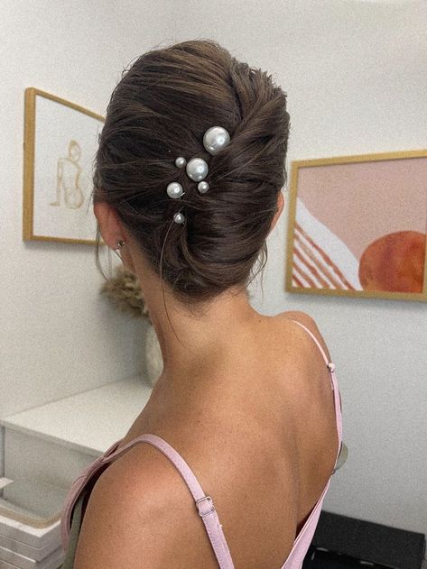 Polished Updo Wedding, Wedding Hair In Bun, Classic Bride Updo, Wedding Updo Styles, French Knot Wedding Hair, Hair Up Chignon, Simple Classic Updo, Fancy Hair Updos Classy, 90s Updo Bridal