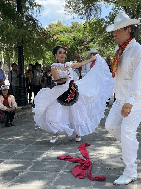 Famoso y tipico baile de Veracruz Ballet Folklorico, Ballet, Collage, Pins