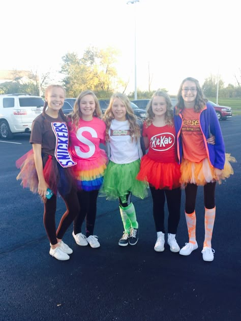 Easy Fun Diy Costumes For Women, Candy Custome Ideas, Group Candy Costumes, M And M Costume Ideas, Group Candy Halloween Costumes, Candy Group Costume, Easy Candy Costumes Diy, M M Costume Group, Candy Bar Costume Diy