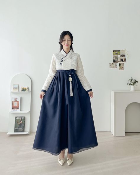 Korean Women's Hanbok - daily hanbok Assesories are not included. Hanbok Women Korean Traditional Dress, Hanbok Style Dress, Korean Hanbok Aesthetic, Dangree Dress, Winter Hanbok, Blue Hanbok, Dnd Worldbuilding, Korean Hanbok Modern, Hanbok Aesthetic