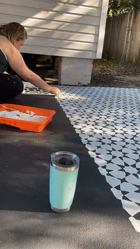 How to stencil a concrete patio - Shoe Makes New Stenciled Concrete Floor, Paint Concrete Patio, Stencil Concrete, Concrete Patio Makeover, Living Pool, Porch Paint, Wardrobe Interior, Cement Patio, Painted Concrete Floors