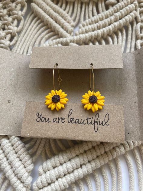 SinaBySimona - Etsy Sunflower Clay Earrings, Unique Jewelry Holder, Polymer Clay Flower Jewelry, Jewellery Holder, Spring Earrings, Sunflower Earrings, Clay Jewelry Diy, Polymer Clay Flowers, Valentines Day Gifts For Her