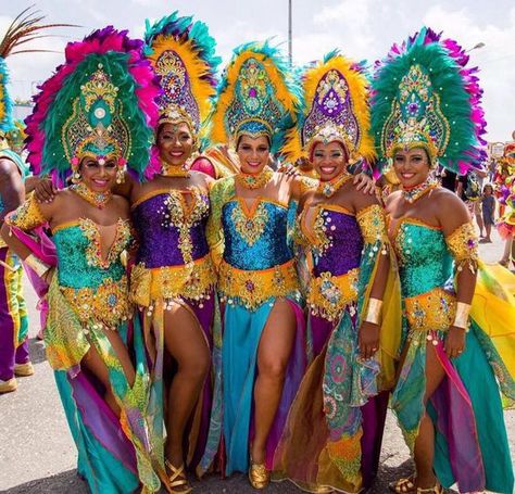 Rio Carnival Theme Party Outfit, Carnival Costumes Diy, Carnivale Costume, Rio Carnival Costumes, Debutante Party, Caribbean Carnival Costumes, Brazilian Clothes, Carnaval Outfit, Burlesque Outfit