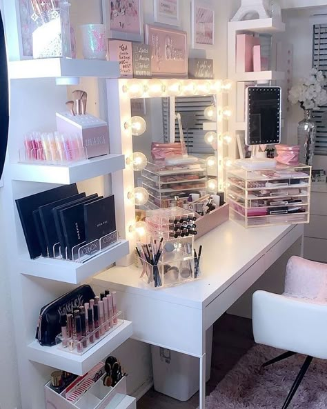 (paid link) Discover the latest beauty products that we handpicked for creating pretty faces! Organizator Grafic, Luxury Room Bedroom, Pink Bedroom Decor, Classy Bedroom, Beauty Room Decor, Bedroom Decor For Teen Girls, Makeup Sets, Pinterest Room Decor, Glam Room