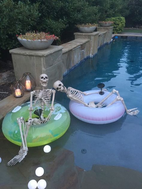 skeleton decoration for Halloween pool party Halloween Pool Party, Halloween House Party Decorations, Desserts Halloween, Recipes Halloween, Diy Halloween Party, Dekorasi Halloween, Halloween Party Decor Diy, Food Halloween, Treats Halloween