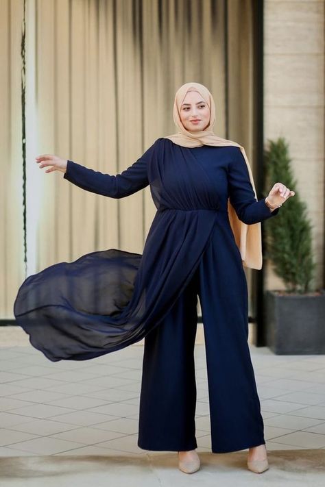 Modest Graduation Outfit Hijab, Muslim Birthday Outfit, Graduation Outfit Hijab, Muslim Graduation Outfit, Hijab Graduation Outfit, Hijabi Graduation Outfits, Modest Graduation Outfit, Convocation Dress, Convocation Outfit