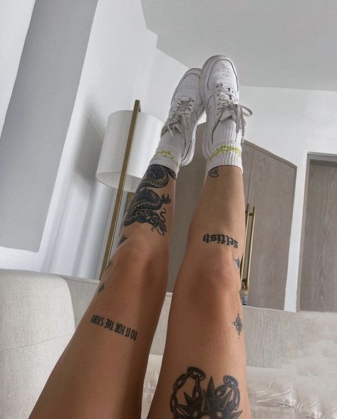 Leg Tattoo Placements, Tato Jari, Petite Tattoos, Inspiration Tattoos, Leg Tattoos Women, Thigh Tattoos Women, Classy Tattoos, Cute Tattoos For Women, Discreet Tattoos