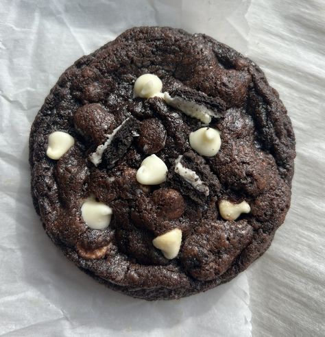 These gooey chocolate cookies are filled with crushed oreo cookies and white chocolate chips, making them the perfect celebration of cookies and cream in chocolate chip cookie form. I grew up in love with all things cookies and cream, especially the Hershey's Cookies N' Creme chocolate bar. I love the texture of oreos mixed into cookies, and so I knew it was time to make a chocolate cookies and cream centered cookie! Similar to my other "bakery style" chocolate chip cookies (like this classic re Bakery Style Chocolate Chip Cookies, Health Dessert Recipes, Cookies And Cream Cookies, Crushed Oreo, Hershey Cookies, Cream Cookies, Cookies N Cream Cookies, Health Desserts, Cookie Scoop