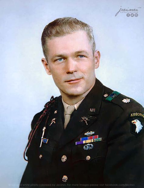 Winters Band Of Brothers, Richard Winters, United States Army Uniform, American Military History, Damian Lewis, Ww2 Uniforms, 101st Airborne Division, Colorized Photos, Military Pictures