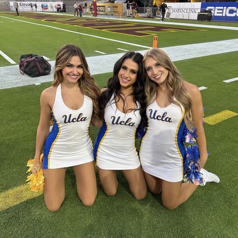 Ucla Cheerleaders, Girly Games, Special Games, Cute Cheerleaders, Dance Teachers, Ucla Bruins, Dream School, Student Athlete, Legally Blonde