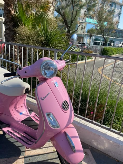 Razor Moped, Moped Accessories, Pink Moped, Pink Vespa, Pink Motorcycle, Scooter 50cc, Pink Bicycle, Bike Aesthetic, Moto Scooter