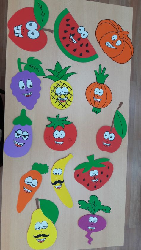 Healthy Decoration Ideas, Fruits Crafts Preschool, Fruit Door Decorations Classroom, Fruits Classroom Decoration, Fruit Day Decoration In School, Fruits Crafts For Kids Preschool, Fruit Crafts For Preschool, Decoration Creche, Fruit Crafts