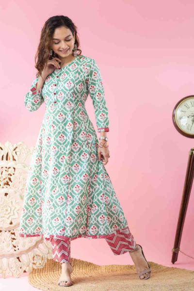 Anarkali Lawn Suit With Floral Print In Cotton Silk, Eid Cotton Anarkali Set With Printed Details, Anarkali Cotton Kurta With Prints, Cotton Anarkali Lawn Suit With Printed Motifs, Eid Floral Print V-neck Kurta, Cotton Dresses Online, Designer Dresses Elegant, Green Cotton Dress, Different Types Of Dresses