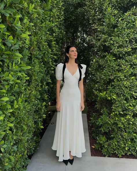 Kendall Jenner sports $3K 'dress of my dreams' to Kardashian-Jenner Easter celebration Kendall Jenner White Dress, Kendall Jenner Dress, Kendall Style, Kendall Jenner Outfits, Jenner Outfits, Jenner Style, Kendall And Kylie, Easter Dress, Kendall Jenner Style