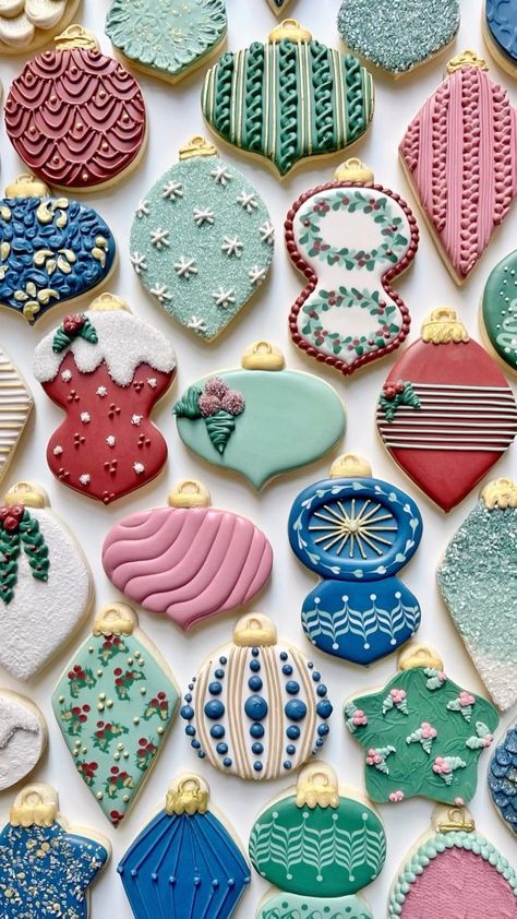 Grace Gaylord | Cookie Artist & Content Creator ~ NYC on Instagram: “We’re not gonna talk about how many tries it took me to get to this design 😆❤️🤍❤️🤍❤️ Like this cookie? Want to learn how to make this and…” Christmas Cookies Decorated Ornament, Ornament Cookie Decorating Ideas, Cookie Ornaments Decorated, Christmas Cookies Ornaments, Christmas Ornament Cookies Royal Icing, Sugar Cookie Ornaments, Decorated Ornament Cookies, Ornament Sugar Cookies Decorating Ideas, Ornament Cookies Royal Icing