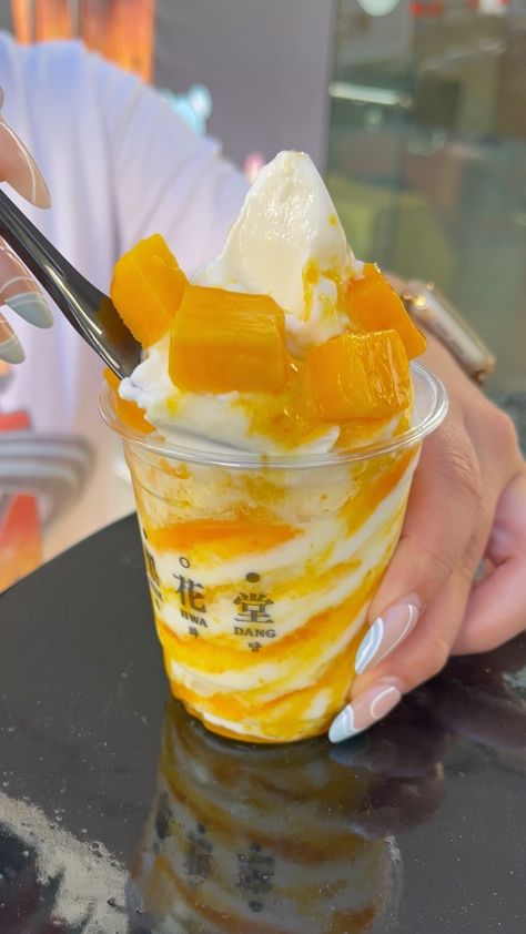 Mango Dessert Aesthetic, Yellow Aesthetics, Mango Ice Cream Recipe, Mango Milkshake, Cream Honey, Food Deserts, Yellow Food, Mojo Jojo, Mango Dessert