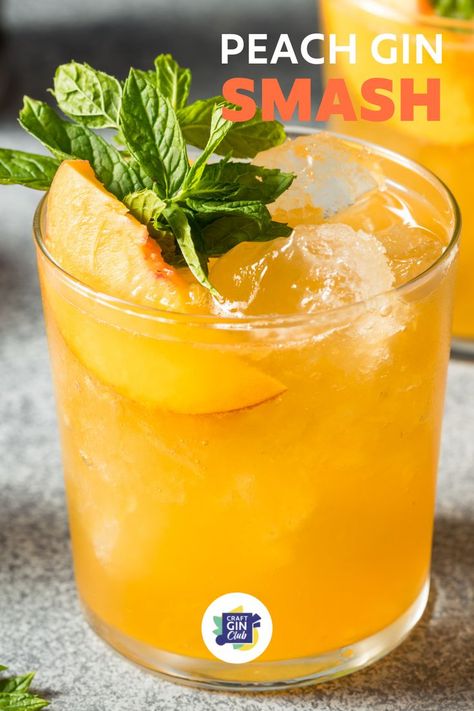 Peach Mint Cocktail, Fresh Peach Cocktail, Gin And Lemonade Cocktails, Peach Juice Cocktail, Peach Gin Cocktail, August Cocktails, Peach Cocktail Recipes, Peach Cocktail Recipe, Spiked Drinks