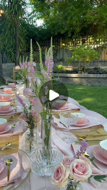 Events by Afternoon Picnics on Instagram: "Bridgerton themed picnic 🧺   .  .  .  #teapartytheme #bridgerton #picnics #ladywhistledown #bridalshower #garden #afternoontea #pinkpinkpink #pinkandpurple #bridgertontheme #prettylittlething #teapartyideas" Bridgerton Bridal Shower Ideas, Bridgerton Picnic, Themed Picnic, Bridgerton Party, Tea Party Theme, Picnic Table, Afternoon Tea, Tea Party, Bridal Shower