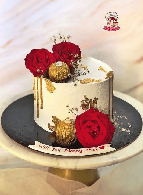 Red Velvet Cake For Anniversary, Redvelvet Cake Designs, Red Rose Cake Design, Aniversary Cakes Designs, Latest Anniversary Cake Designs, Anniversary Cakes Ideas Couple, Red Rose Birthday Cake, Red Velvet Cake Decoration, Simple Anniversary Cakes