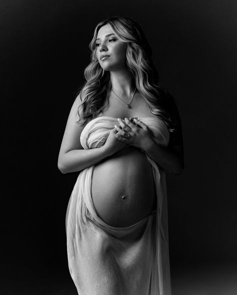 Dramatic shots are always my favorite 🖤 Maternity photography studio in Miami & South Florida #fortlauderdalephotographer #maternityphotographer #studiomaternity #southfloridamaternityphotographer #maternityphotographermiami #pregnancyphotoshoot #maternityphotoshoot #anakingphoto #bestpregnancyphotos #miamimaternityphotographer #miamimom #miamimomblogger #elegantpregnancy #miamipregnancyphotographer #miamidadephotographer #maternitysession #красиваябеременность #фотографбеременности #motherh... Backlit Maternity Photography, Pregnant Pose Reference, Pragnacy Photography, Naked Pregnancy Photoshoot, Prego Photoshoot, Maternity Pin Up, Maternity Studio Photoshoot, Maternity Photography Studio, Maternity Photoshoot Outfits