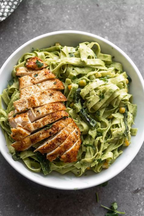 Creamy Roasted Poblano Pasta - Cooking for Keeps Poblano Pasta, Poblano Cream Sauce, Poblano Chicken, Poblano Peppers Recipes, Roasted Poblano Peppers, Tagliatelle Pasta, Roasted Poblano, Honey Lime Chicken, Pasti Sani