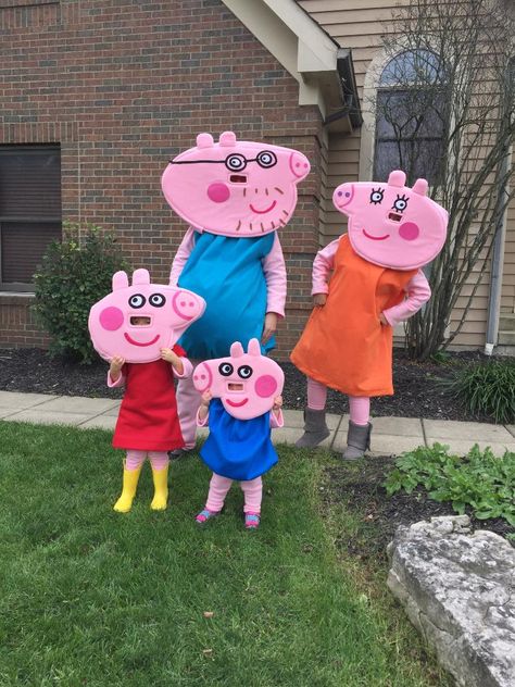 Peppa And George Costumes, Halloween Costumes 3ppl, Matching Costumes 4 People, Funny Halloween Costumes For 4 People, Best Friend Costumes For 2 Funny, 4 Friends Costumes, Trio Funny Halloween Costumes, Quad Halloween Costumes Friends, Peppa Pig Family Costume