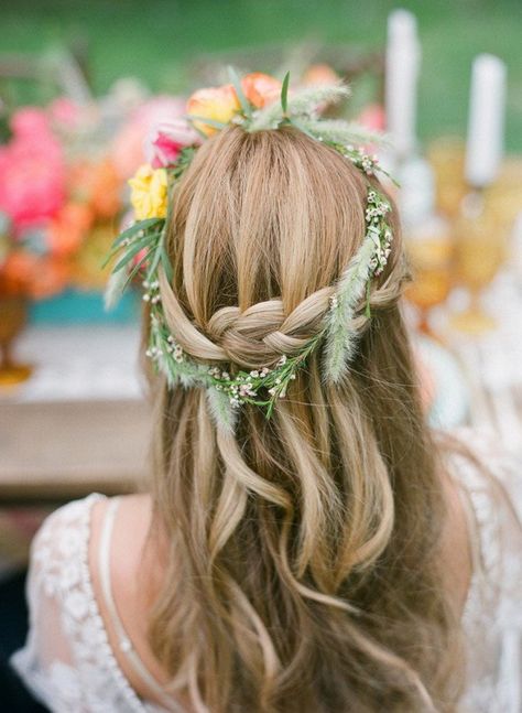 Wedding Hairstyles And Makeup, Boho Bridal Hair, Flowers In Her Hair, Elegant Wedding Hair, Wreath Wedding, Wedding Hairstyles Half Up Half Down, Boho Chic Wedding, Peinados Fáciles Para Cabello Corto, Short Wedding Hair