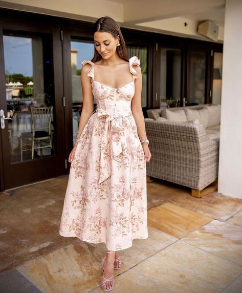 V. Chapman | Perfect shower dress @kelleyflanagan in The Vera Dress in Peach Tapestry 🌸💕 | Instagram Peach Outfits, V Chapman, Shower Dress, Iphone Instagram, Peach Dress, Shower Dresses, Girly Art Illustrations, Wedding Mood, Girly Art