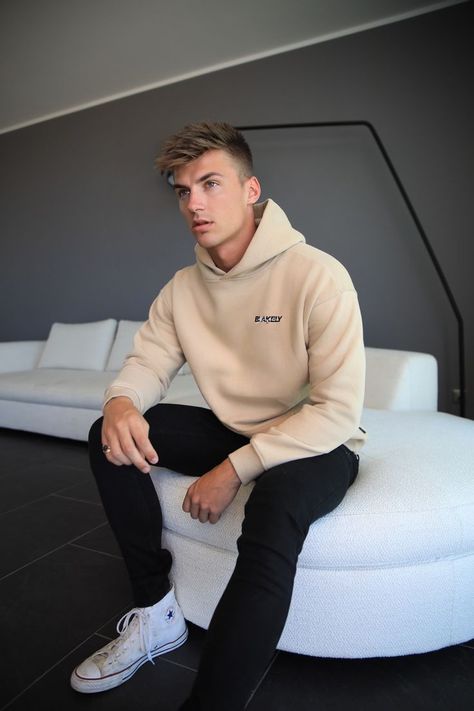 Creme Hoodie Outfit Men, Creme Hoodie Outfit, Tan Hoodie Outfit Men, Hoddies Outfits Mens, Cream Hoodie Outfit Men, Men’s Hoodie Outfit, Beige Hoodie Outfit Men, Guy Wearing Hoodie, Tan Hoodie Outfit