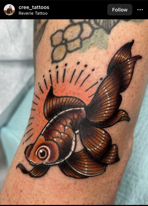 Traditional Goldfish Tattoo, Goldfish Tattoo, Fish Goldfish, Tattoo Shading, Ghibli Tattoo, Elbow Tattoos, American Traditional, Tattoo Inspo, Color Tattoo