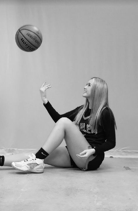 Basketball Individual Pictures, Basketball Picture Ideas Women, Basketball Poses For Pictures Women, Basketball Pics Ideas, Basketball Pictures Poses Two People, Girls Basketball Media Day Ideas, Senior Banner Ideas Basketball, Basketball Photoshoot Ideas Women, Women’s Basketball Media Day Poses